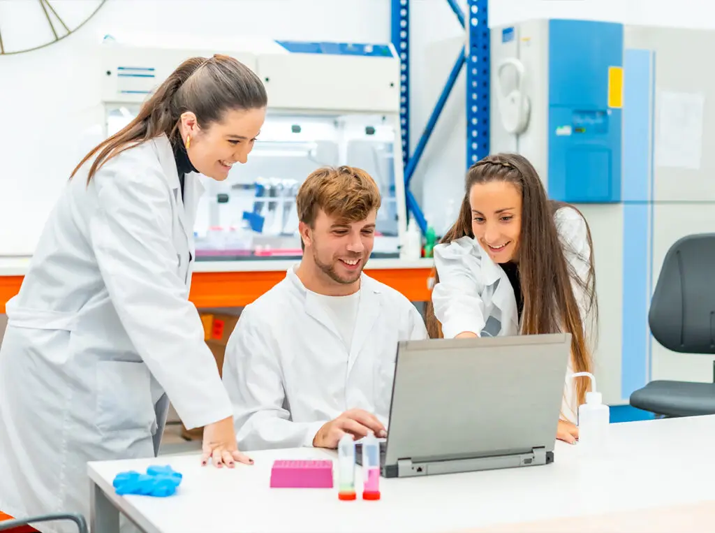 Wissen schafft Qualität- Warum Weiterbildung im Labor unverzichtbar ist